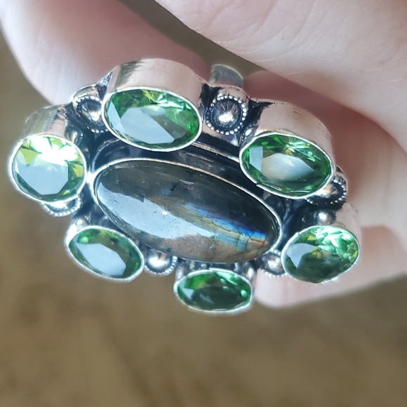 New Huge Labradorite and Tsavorite 925 Silver Statement Ring. - Picture 5 of 16
